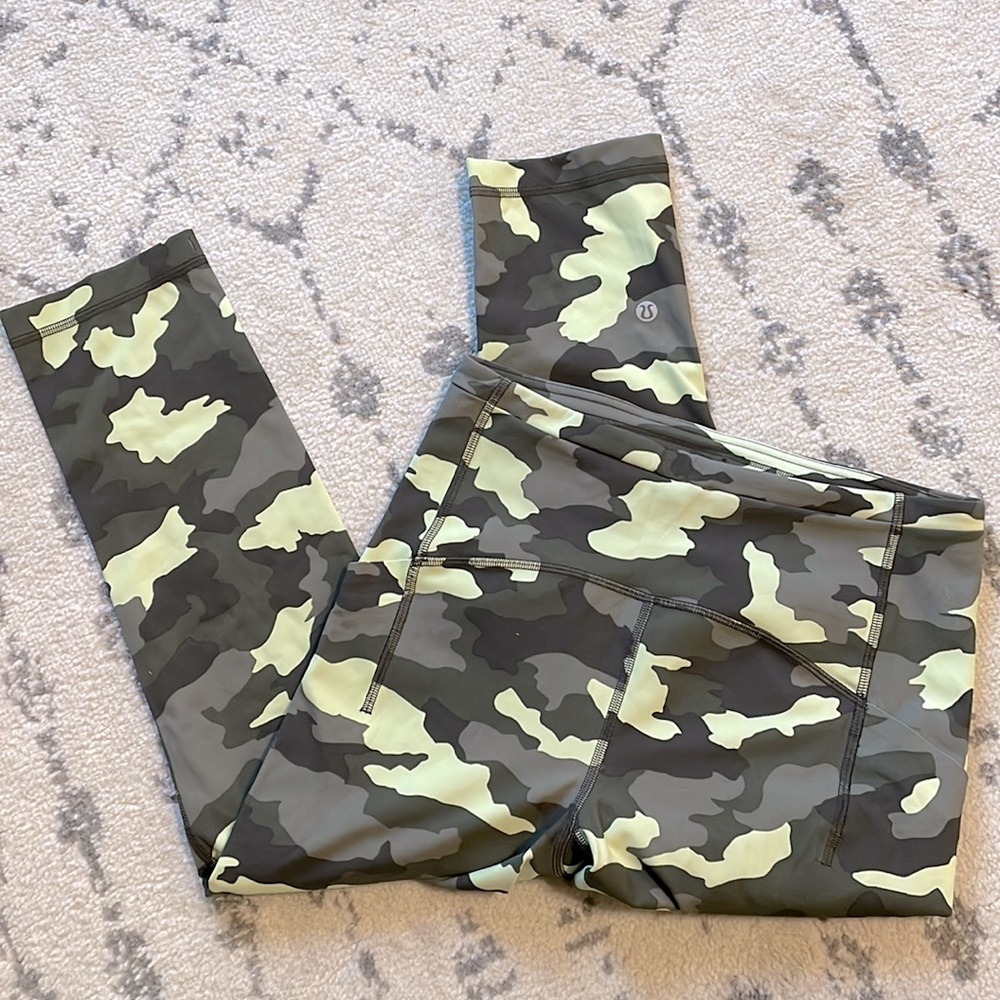 Lululemon crop pants with side pocket